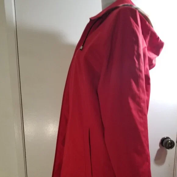 Burberry Coat with removable hood. Size M - Picture 3 of 16